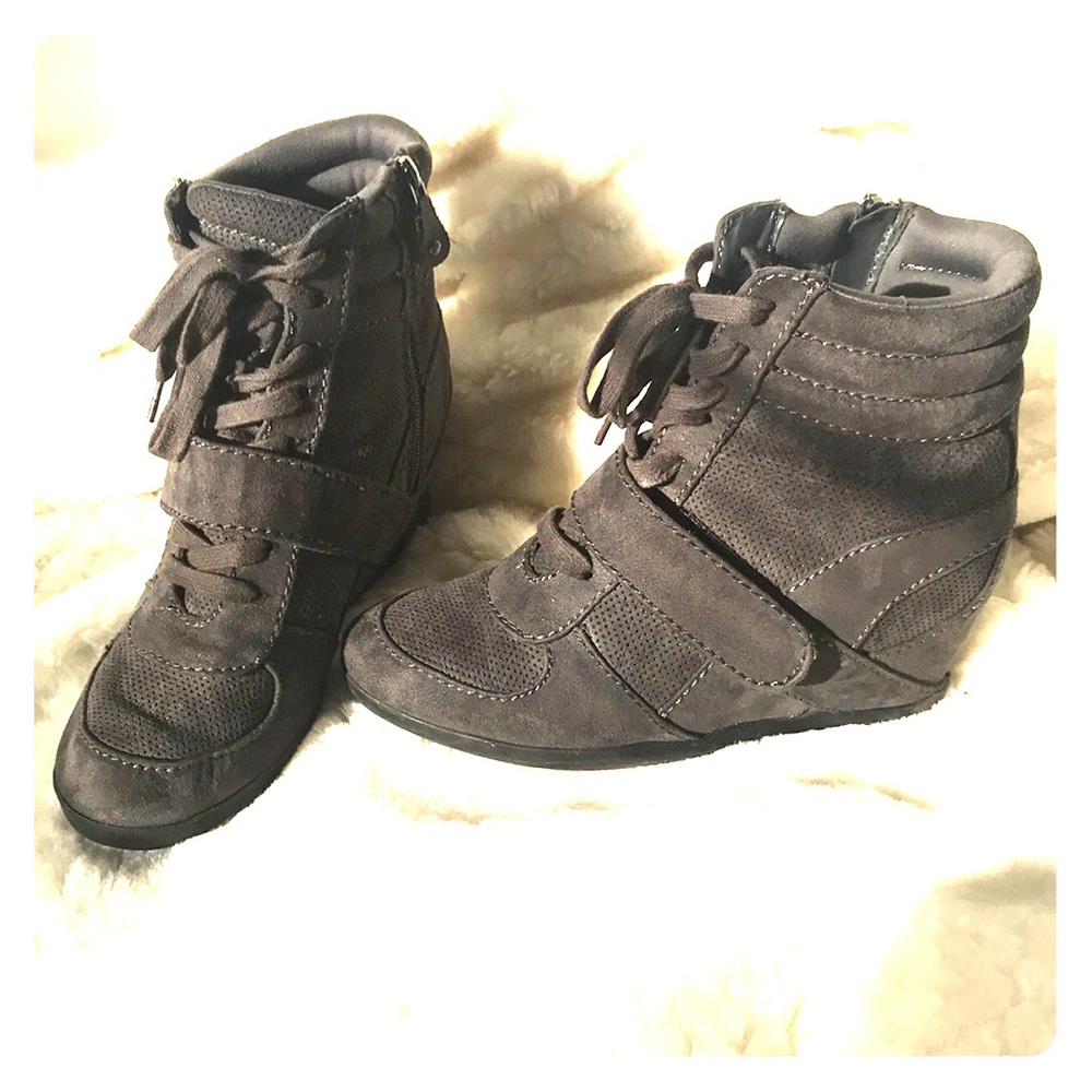 Simply Vera Wang wedges
